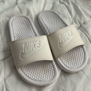 Size 6 Nike Women's Benassi slides